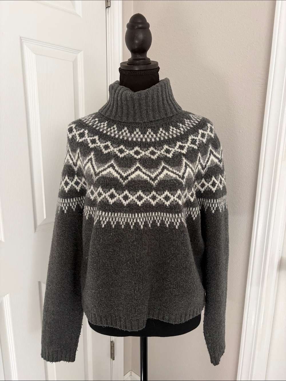 A&F Cozy Gray Nordic Turtleneck Sweater - Women's